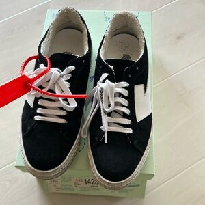 Off-White c/o Virgil Abloh Arrow sneakers size 7B